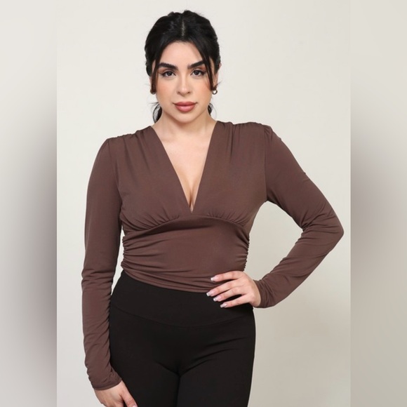 V neckline shirred top - Picture 3 of 11